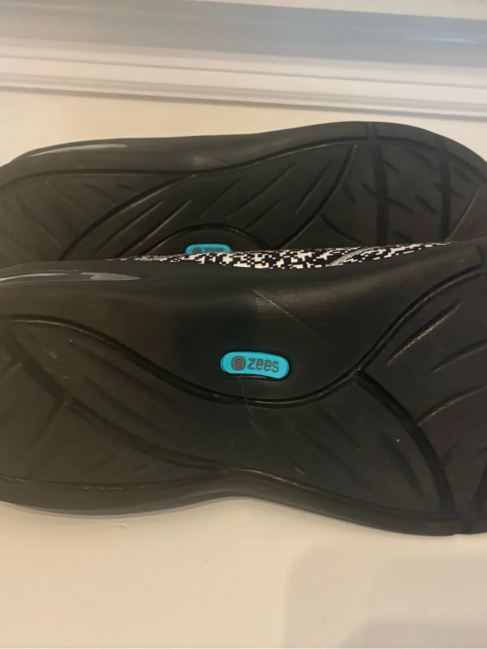 Bzees Shoes women’s sneakers slip ons size 9